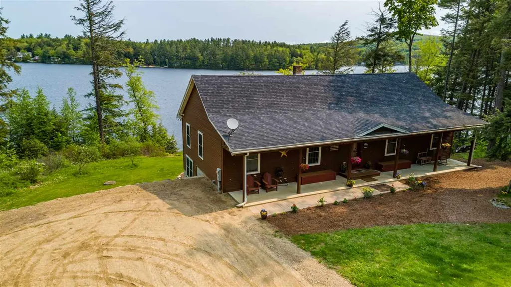 27 Halfmoon Bay Drive Barnstead NH 03225