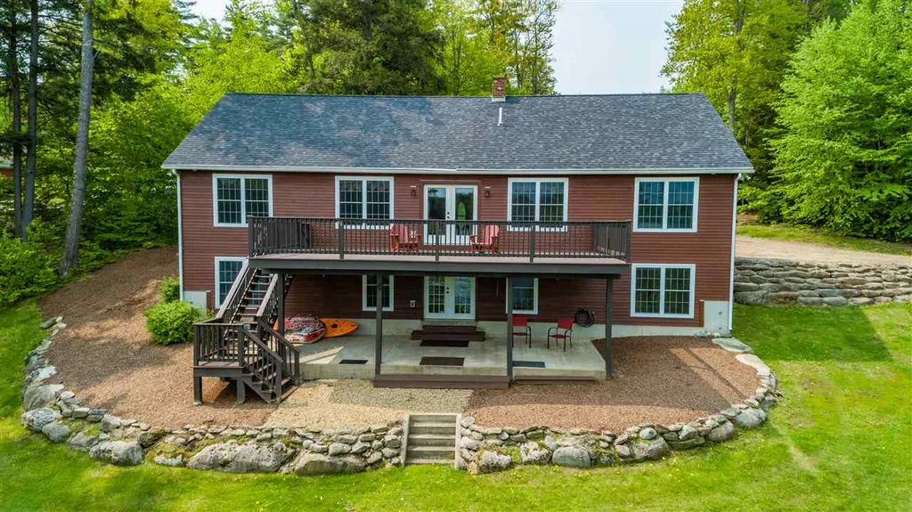 27 Halfmoon Bay Drive Barnstead NH 03225