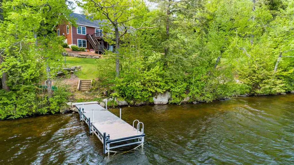 27 Halfmoon Bay Drive Barnstead NH 03225