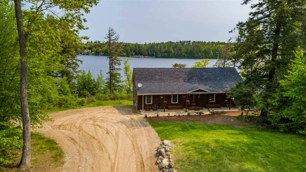 27 Halfmoon Bay Drive Barnstead NH 03225