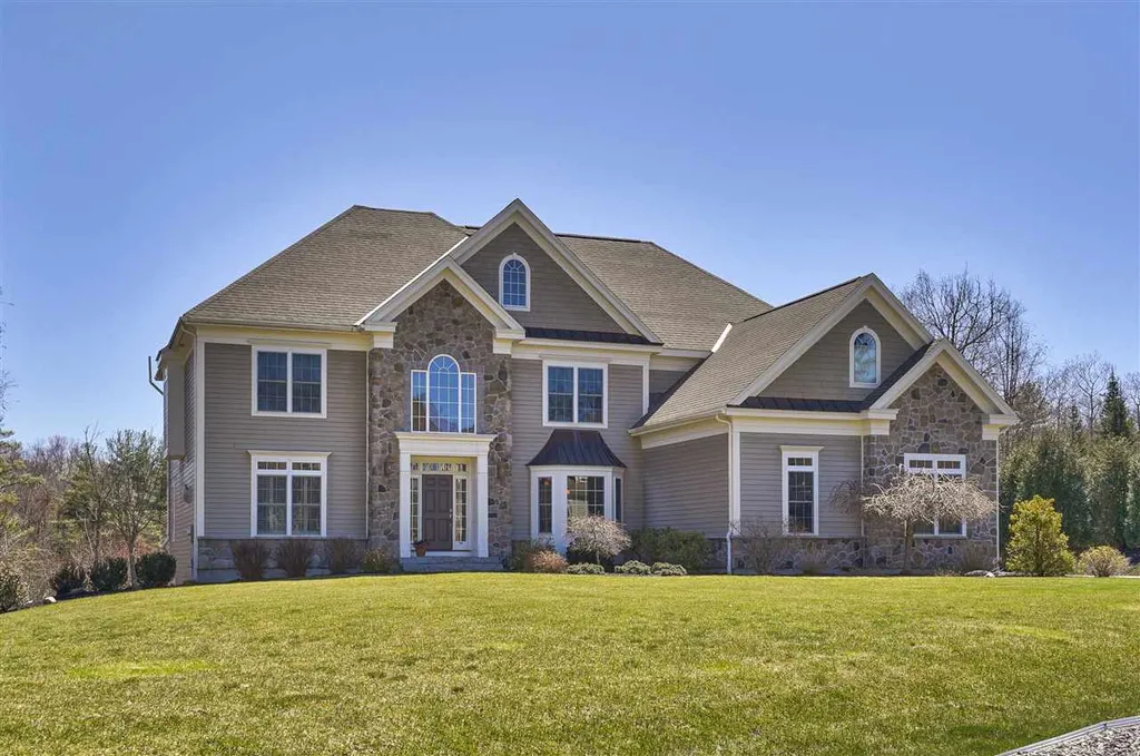 11 Rolling Woods Drive Bedford NH 03110