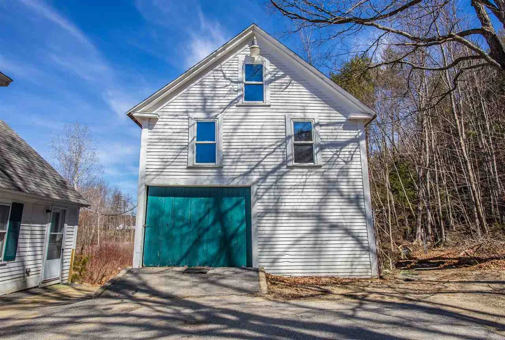 25 Bennington Road Hancock NH 03449