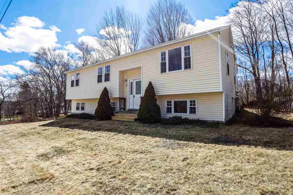28 Glen Street Farmington NH 03835