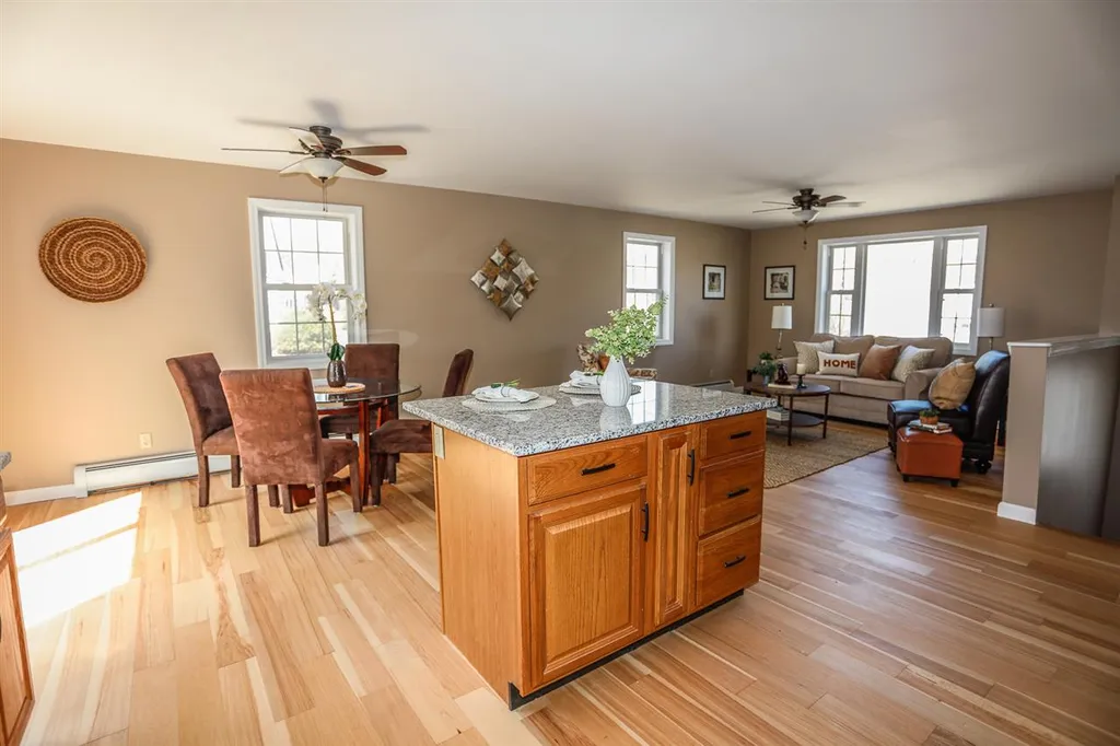 28 Glen Street Farmington NH 03835