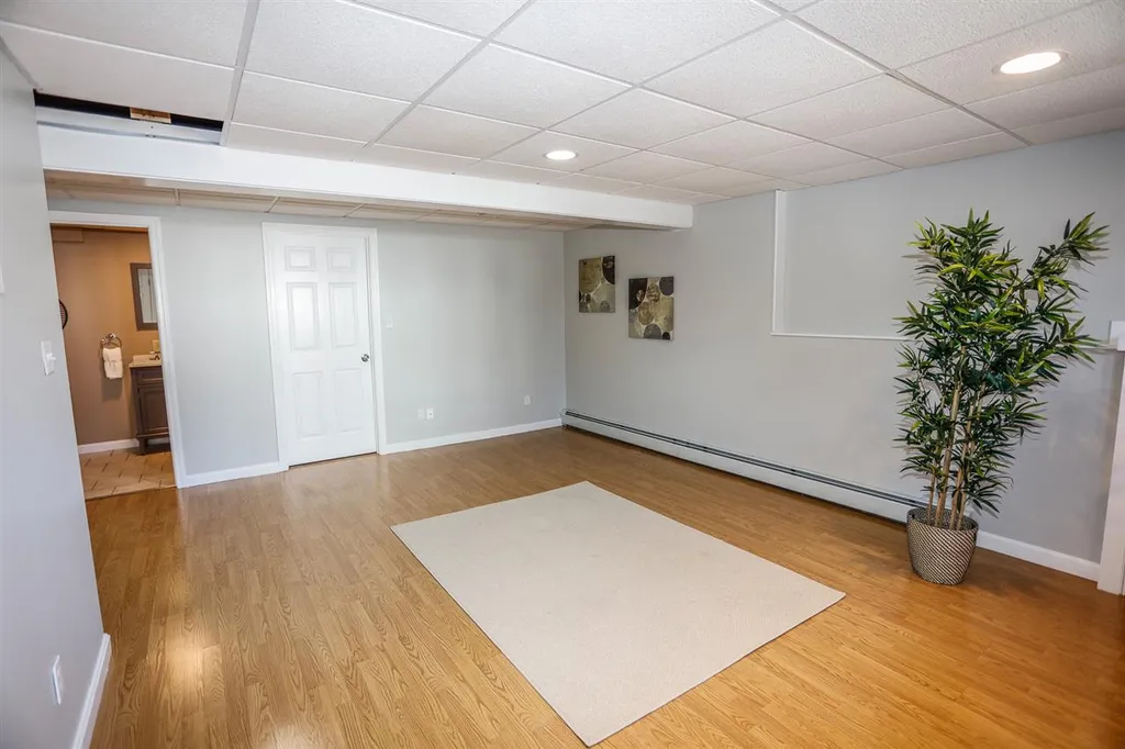 28 Glen Street Farmington NH 03835