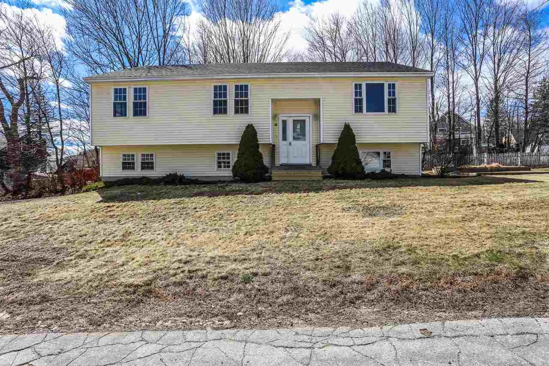 28 Glen Street Farmington NH 03835