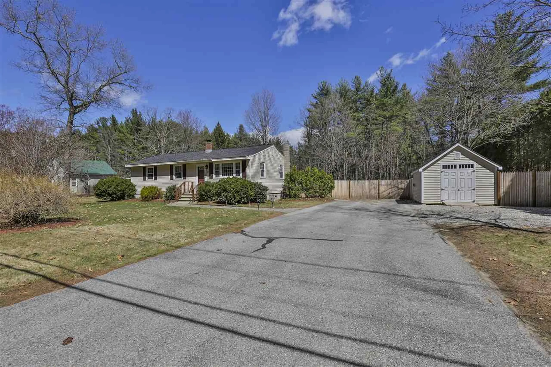 8 Pepperell Road Brookline NH 03033-2032