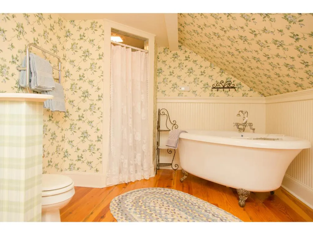 3587-3589 River Road Arlington VT 05250