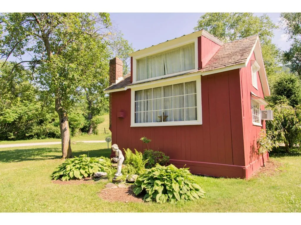 3587-3589 River Road Arlington VT 05250