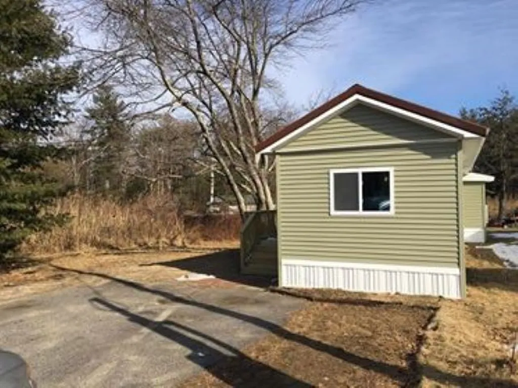 16 Wayland Circle Exeter NH 03833