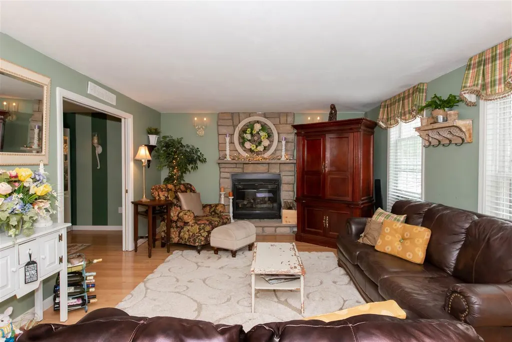 40 Carter Way Strafford NH 03884