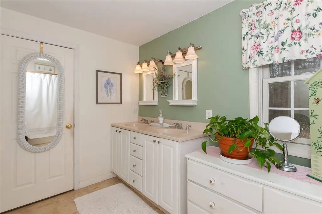 40 Carter Way Strafford NH 03884