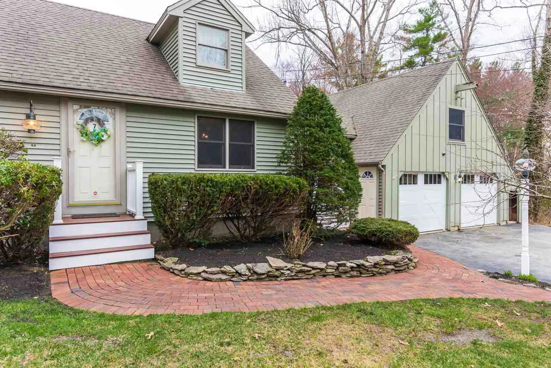 7 Chagnon Lane Pelham NH 03076