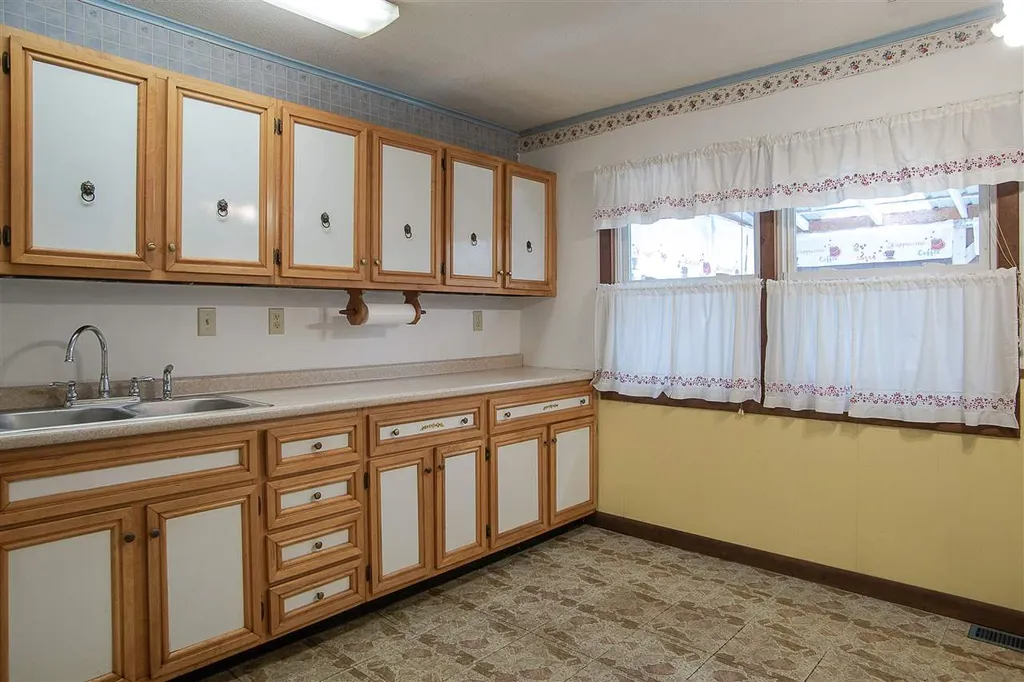 12 Hastings Circle Hinsdale NH 03451