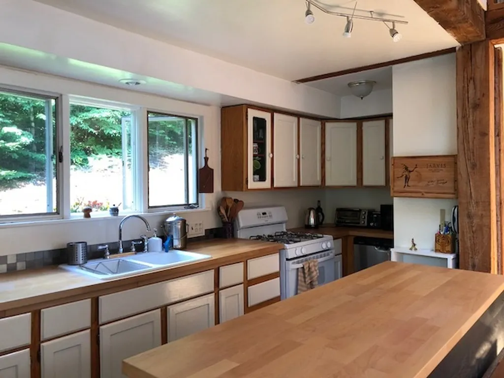 112 Old Coach Road Dummerston VT 05301