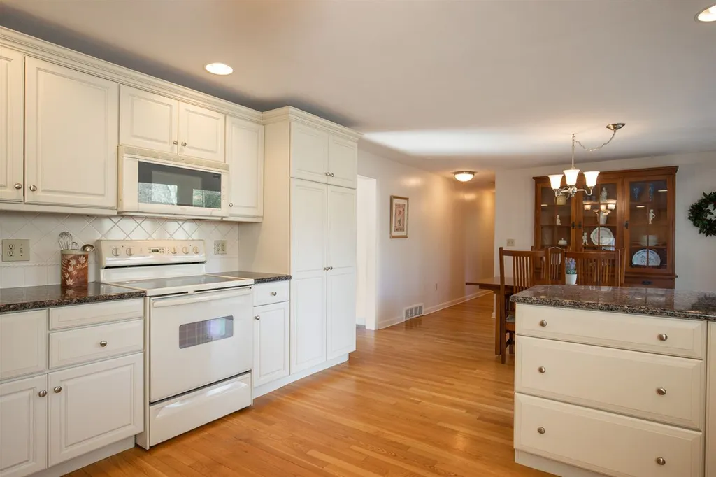 9 Crystal Drive Hampton Falls NH 03844