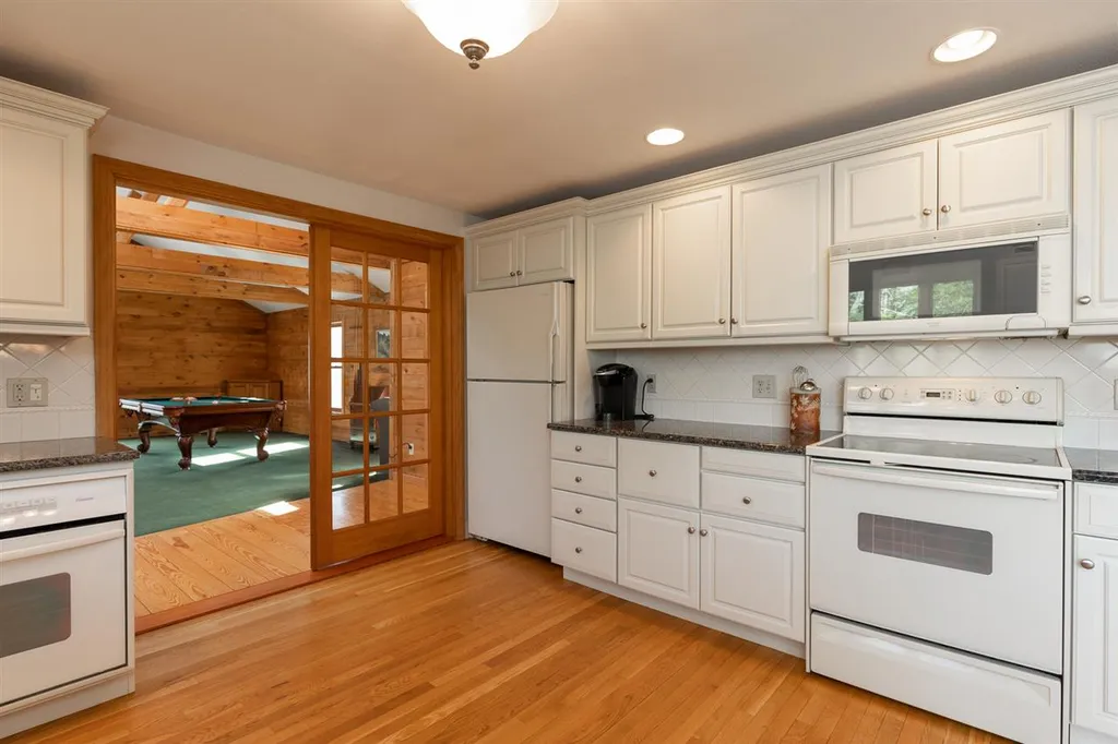 9 Crystal Drive Hampton Falls NH 03844