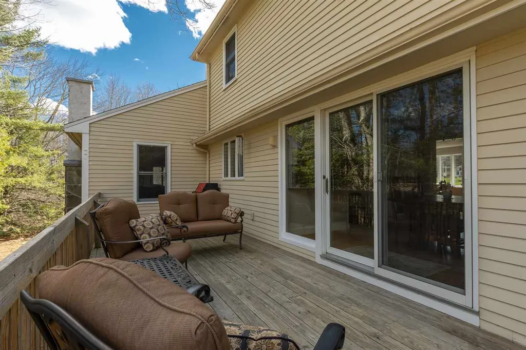 9 Crystal Drive Hampton Falls NH 03844