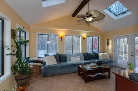 8 Maxwell Drive Derry NH 03038