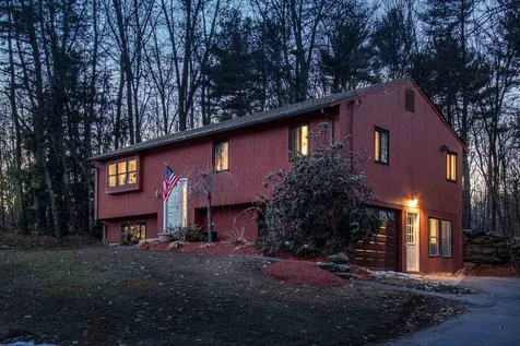 8 Maxwell Drive Derry NH 03038
