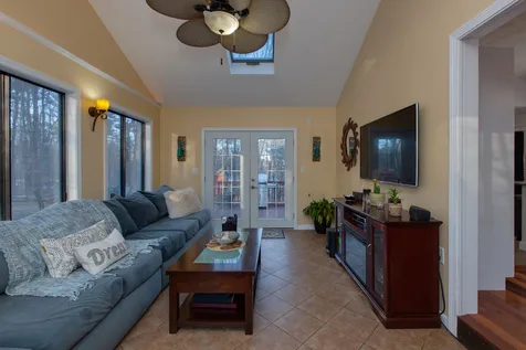8 Maxwell Drive Derry NH 03038