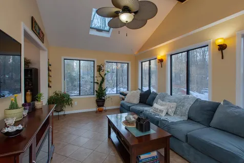 8 Maxwell Drive Derry NH 03038