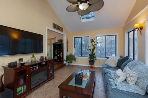 8 Maxwell Drive Derry NH 03038