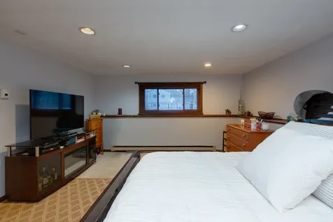 8 Maxwell Drive Derry NH 03038