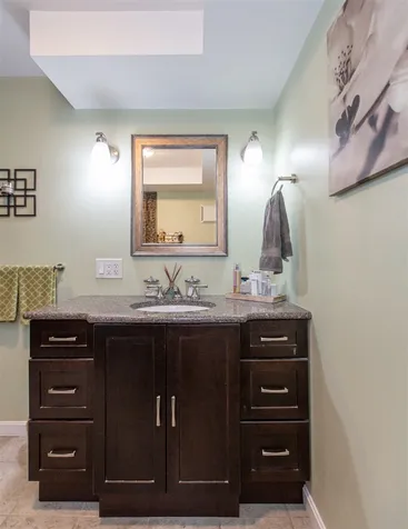 8 Maxwell Drive Derry NH 03038