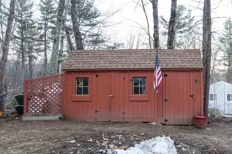 8 Maxwell Drive Derry NH 03038