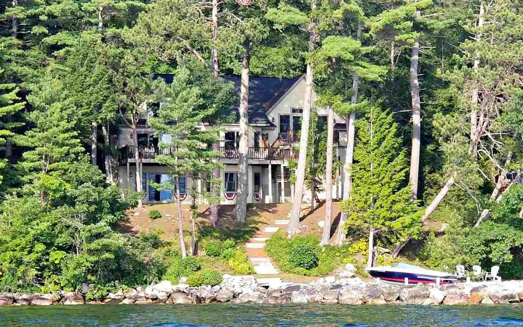124 Broadside Road Wolfeboro NH 03894