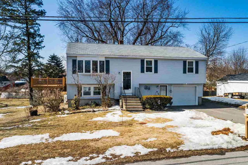 12 Concord Avenue Derry NH 03038