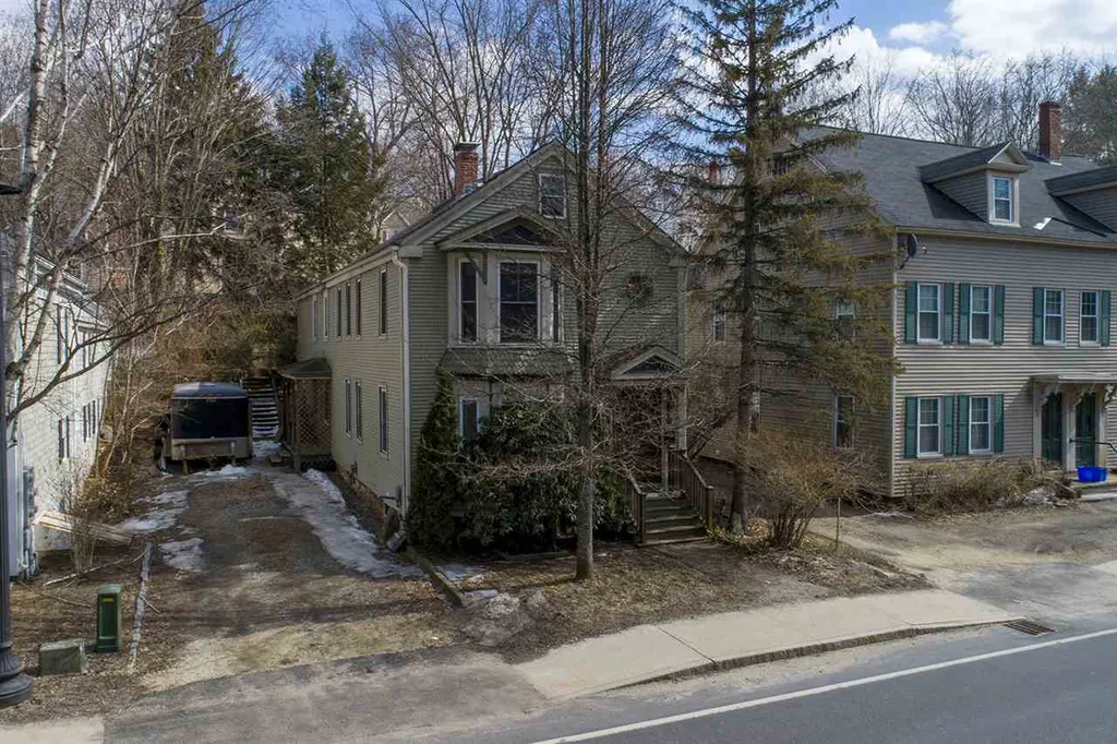 17 Exeter Road Newmarket NH 03857