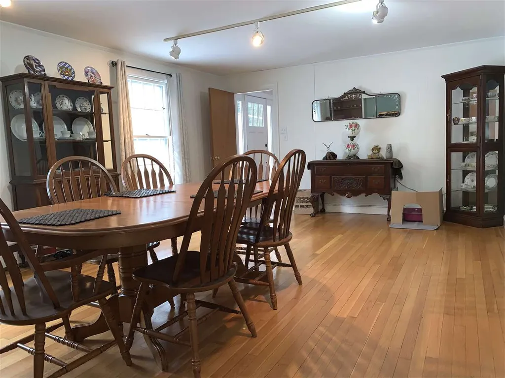 184 Main Street New Hampton NH 03256