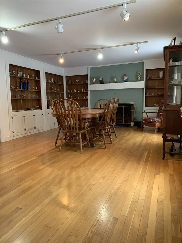 184 Main Street New Hampton NH 03256