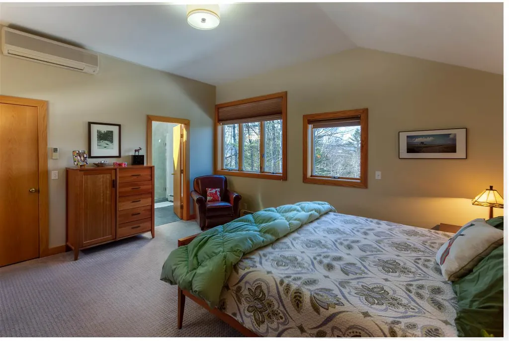 6 Heather Lane Hanover NH 03755