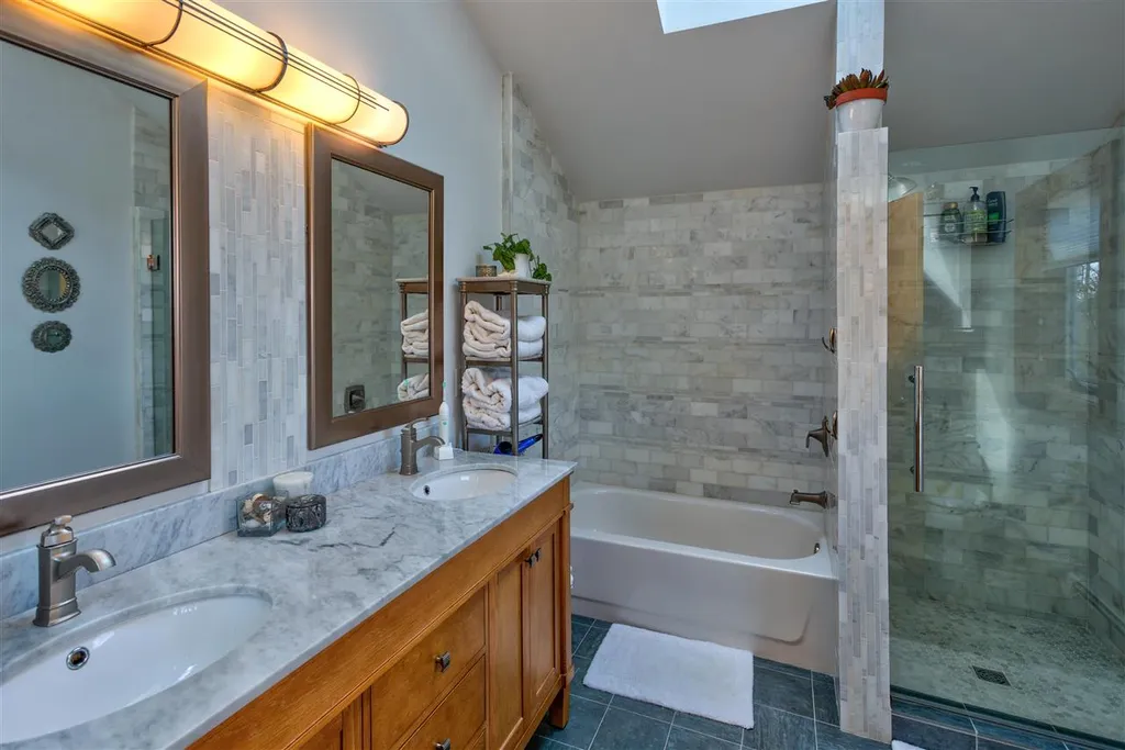 6 Heather Lane Hanover NH 03755
