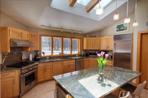 6 Heather Lane Hanover NH 03755