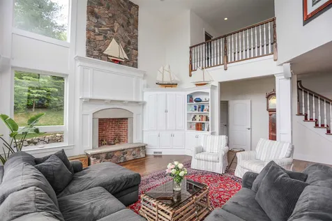 9 Burgundy Terrace Bedford NH 03110