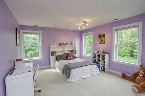 9 Burgundy Terrace Bedford NH 03110