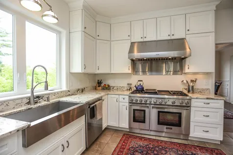 9 Burgundy Terrace Bedford NH 03110