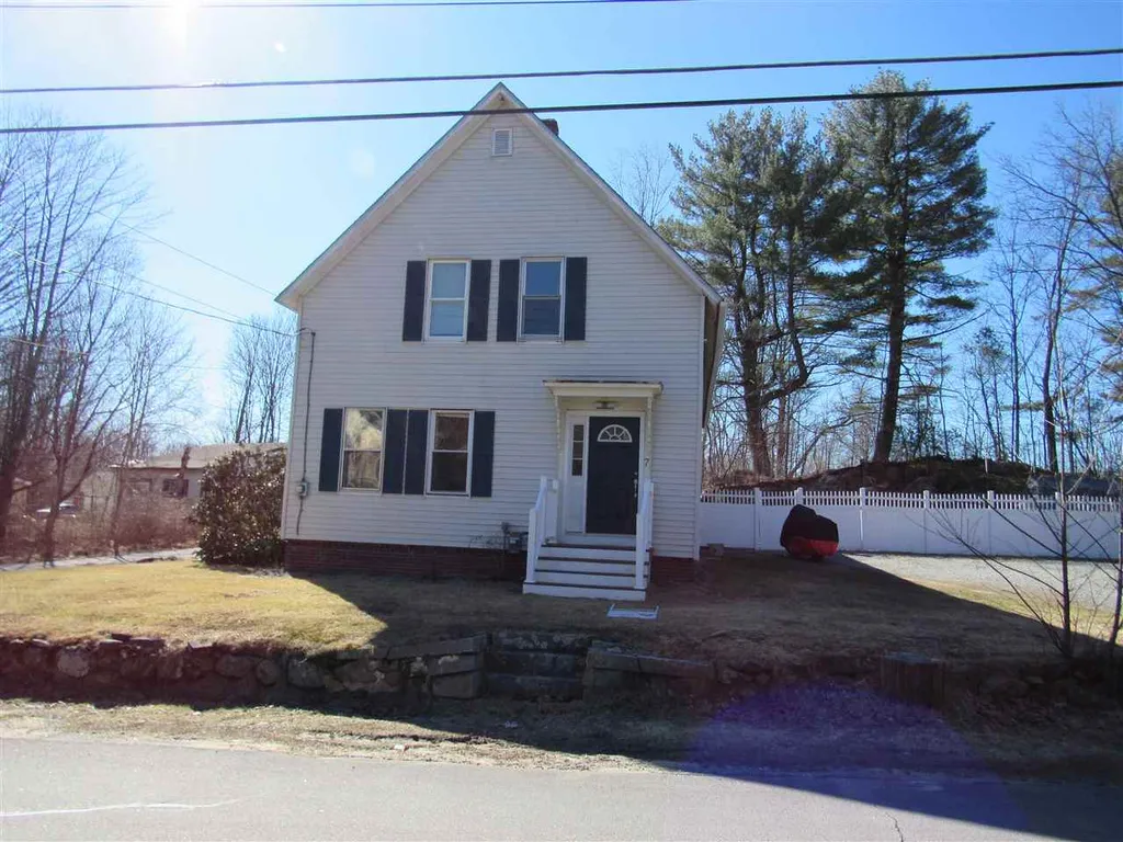 7 Queen Street Boscawen NH 03303