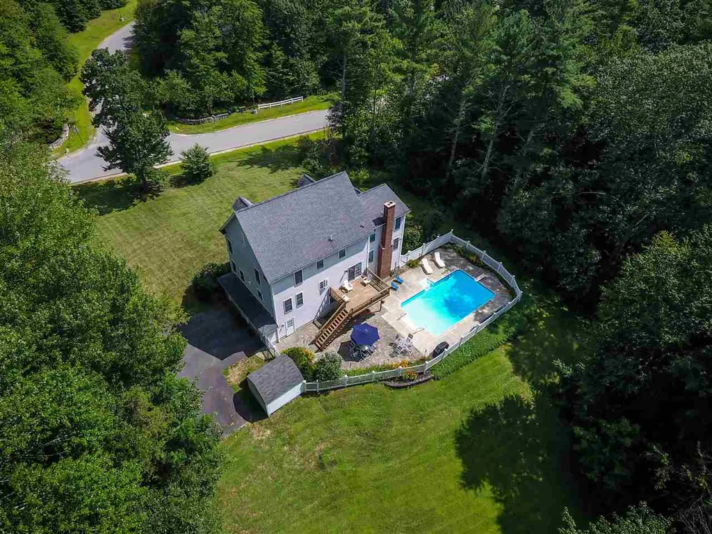 49 Robinson Street Brentwood NH 03833