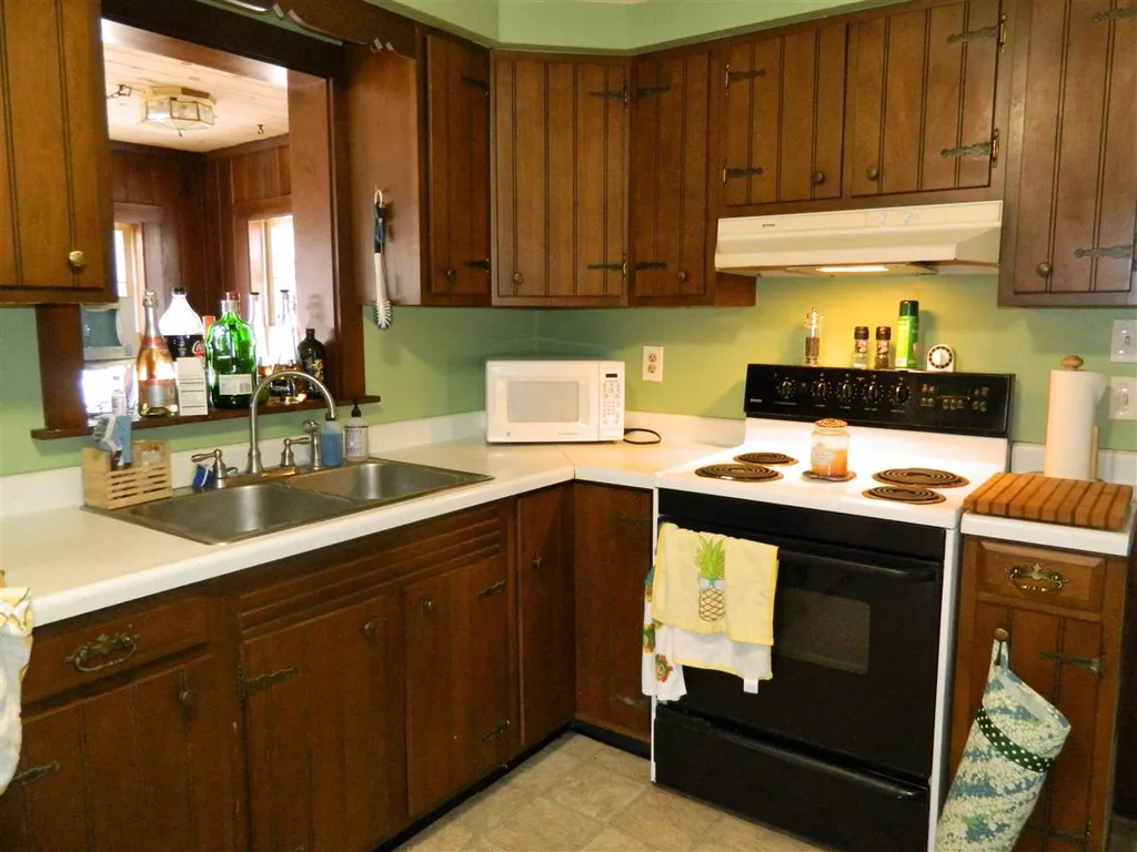 196 Pine Street Laconia NH 03246
