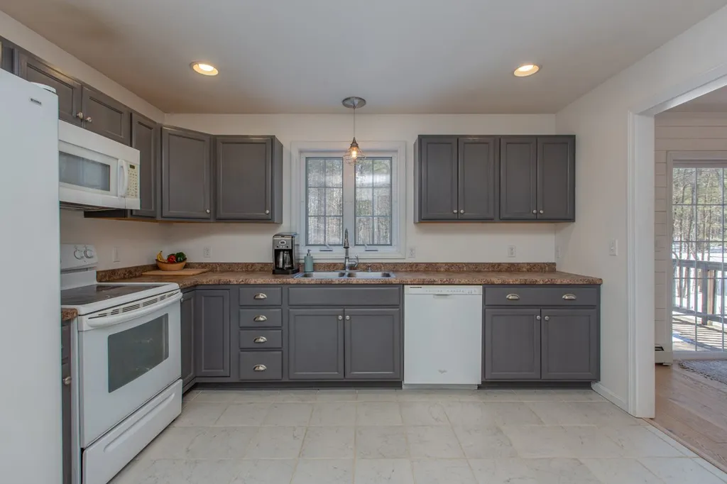 30 Knowles Way Northwood NH 03261