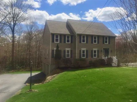 68 High Street Stratham NH 03885