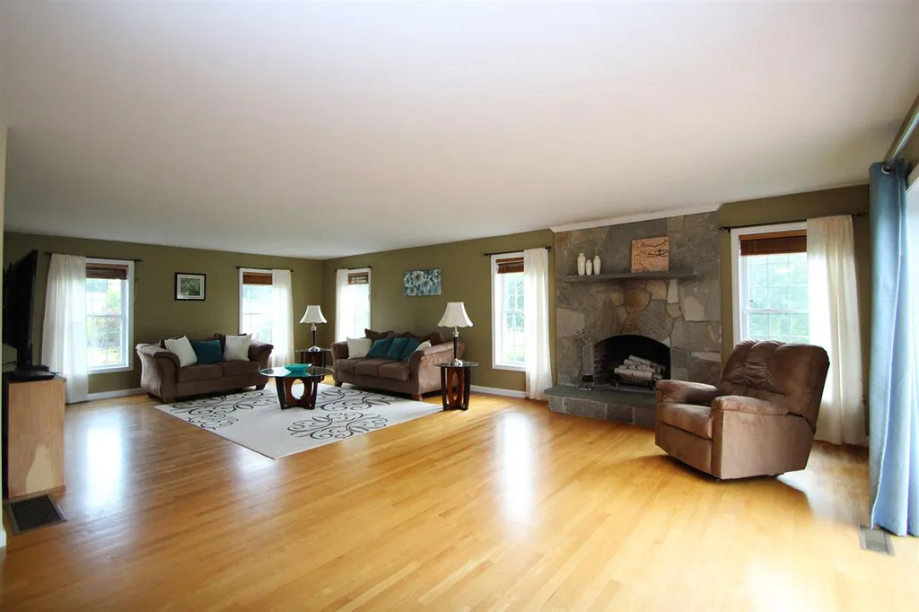 40 Thurston Drive Lee NH 03861