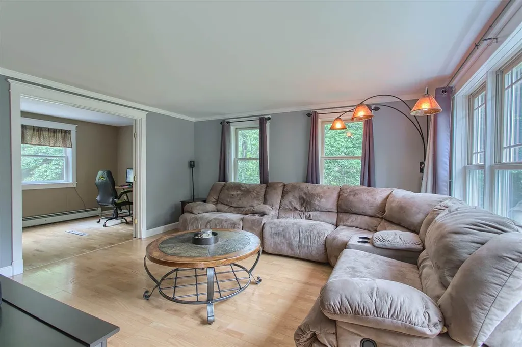 32 Sandy Knoll Drive Auburn NH 03032