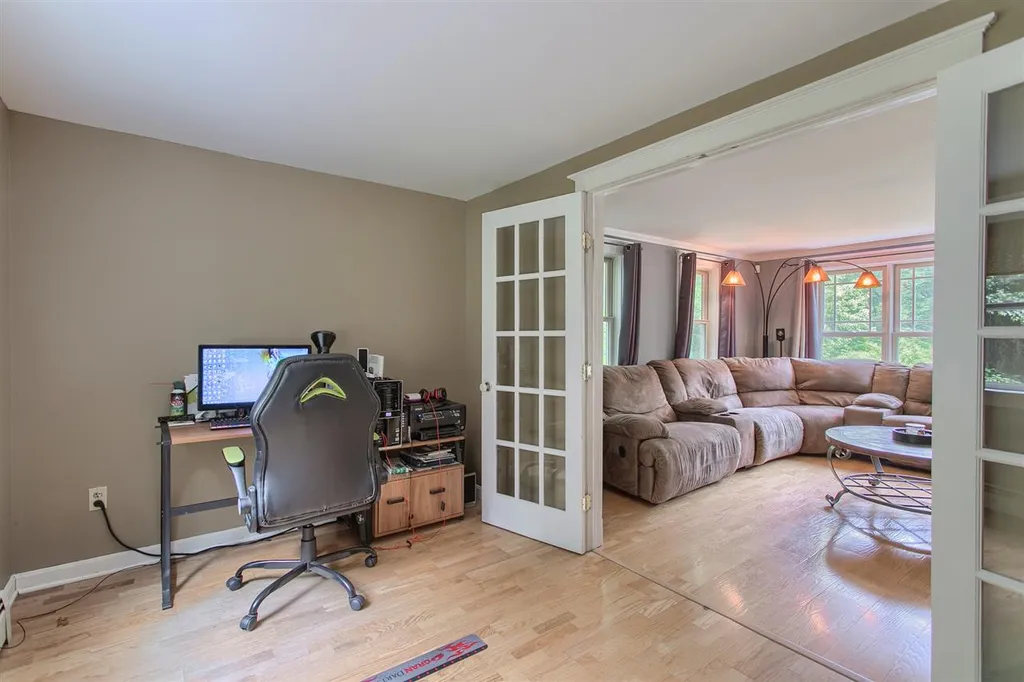32 Sandy Knoll Drive Auburn NH 03032