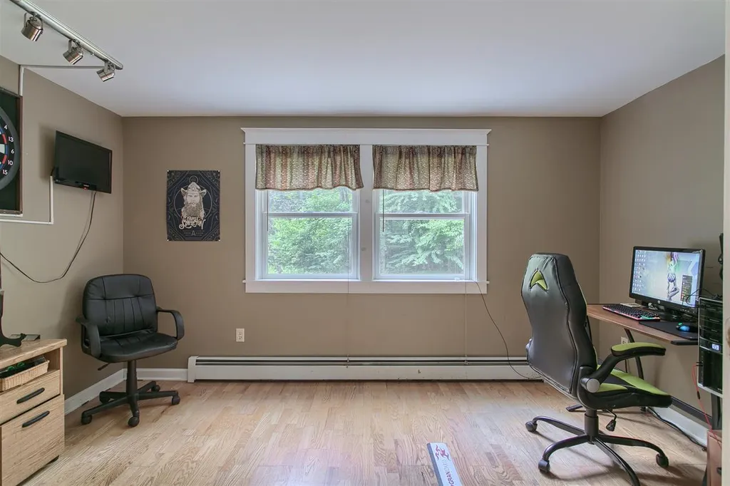 32 Sandy Knoll Drive Auburn NH 03032